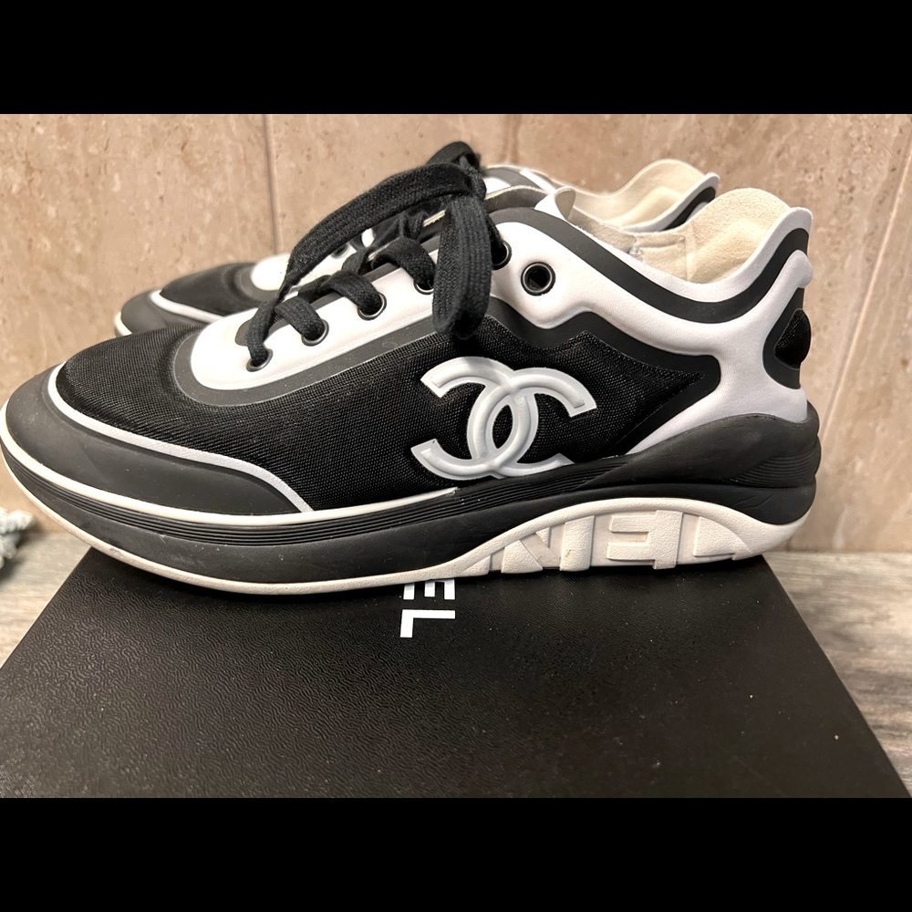 Chanel sneakers black and white size 39